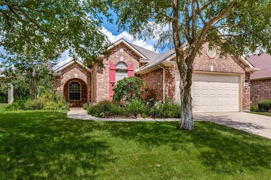 HIDDEN GEM in the #1 Rated Active Adult Community in DFW, HERITAGE RANCH GOLF AND COUNTRY CLUB. This  3 Bed, 2 Bath home has an updated Primary Ensuite, hardwood floors installed in 2013. New HVAC 2024, Generac Generator 2023, Dishwasher and Disposal 2022, Water Heater 2022 Reverse Osmosis Water Tank in Kitchen. Roof 2013.  Freshly painted primary suite and living areas. The spacious lot boasts a screened in attached patio in the back yard, and beautiful gardens. 2 car garage has space for a workshop or golf cart.
 
Heritage Ranch offers a full-service clubhouse with a championship golf course, two restaurants, banquet facilities, indoor and outdoor pool, gym and clubs and activities to choose from.