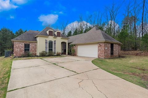 Photo of 3792 Lakeside Drive, Shreveport, LA 71119 (MLS # 21204709)