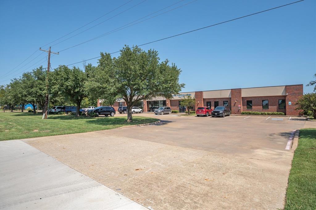 2525 E US Highway 175
