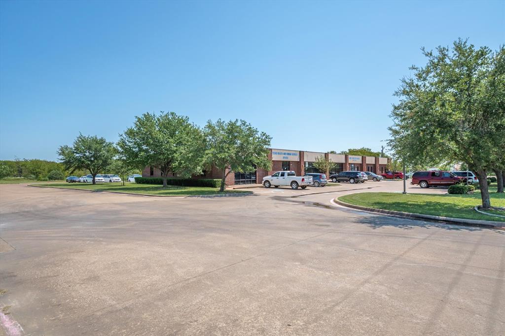 2525 E US Highway 175