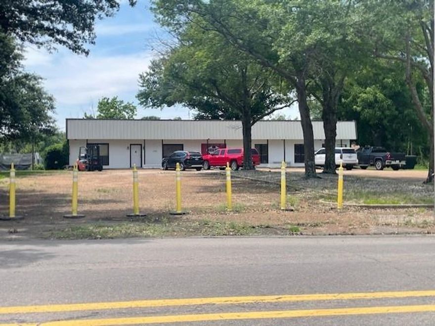 LOCATION, LOCATION!  3000 SQ FT OFFICE AND WAREHOUSE COMBO ON TREED ONE ACRE LOT, IN THE HEART OF DOWNTOWN COMMERCE! OVER 11,000 SQ. FT OF ASPHALT PARKING AVAILABLE.  ENTRANCE AND EXIT LANES.  EASY ACCESS TO HWY 11, HWY 224 OR HWY 50. ONLY EIGHT MILES TO IH-30! APPROXIMATELY 1500 SQ FT OF  BEAUTIFULLY REMODELED OFFICE SPACE. WITH TWO HALF BATHS, RECEPTION AREA AND TWO SEPARATE WORK OFFICES.  OFFICE AREA IS HEAT AND COOLED.  FLORESCENT LIGHTING CREATES A LIGHT AND BRIGHT WORKSPACE.  ATTACHED TO THE OFFICE, YOU WILL FIND AN ADDITIONAL 1500 SQ FT OF WAREHOUSE OR FOR PRODUCT MANUFACTURING.  AREA COULD BE FINISHED OUT FOR MORE OFFICE SPACE IF NEEDED.  CONTAINS ROLL UP DOOR FOR UNLOADING EASE AND EXTERIOR WALK THRU DOOR. PRICED TO SELL, WON'T LAST LONG!