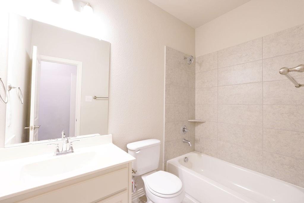 Vista Del Arroyo - Residential Lease