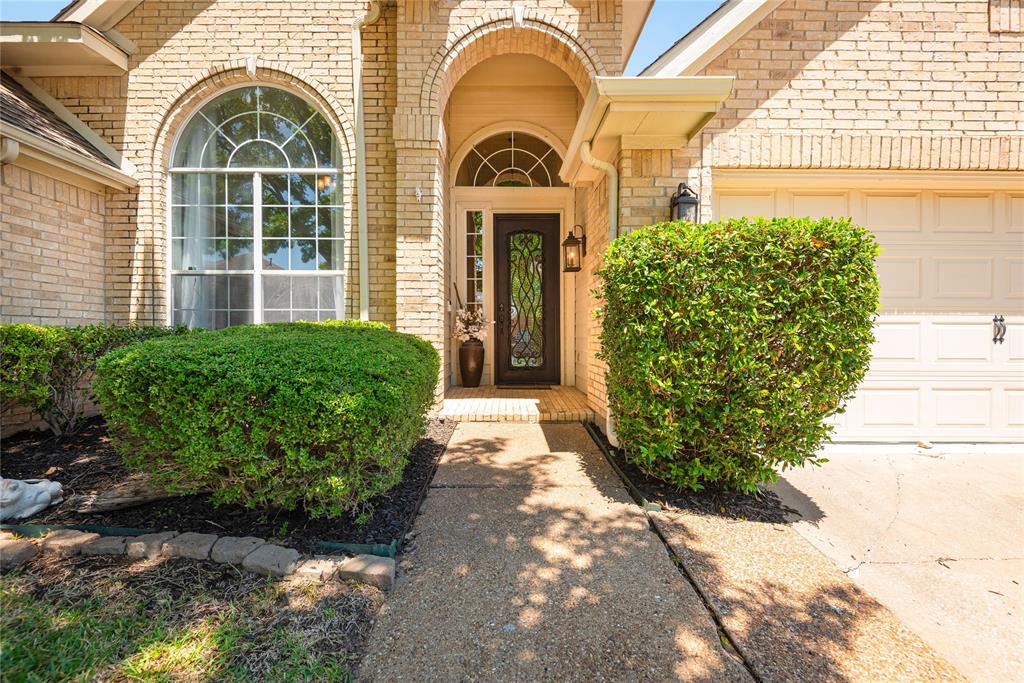 5204 Lake Bend Drive