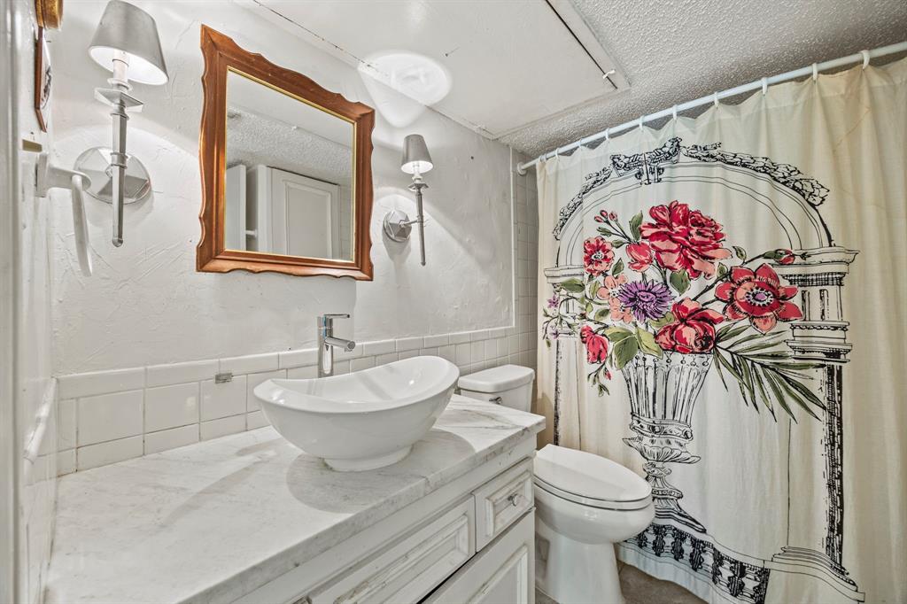 Sandhurst Plaza Condo - Residential