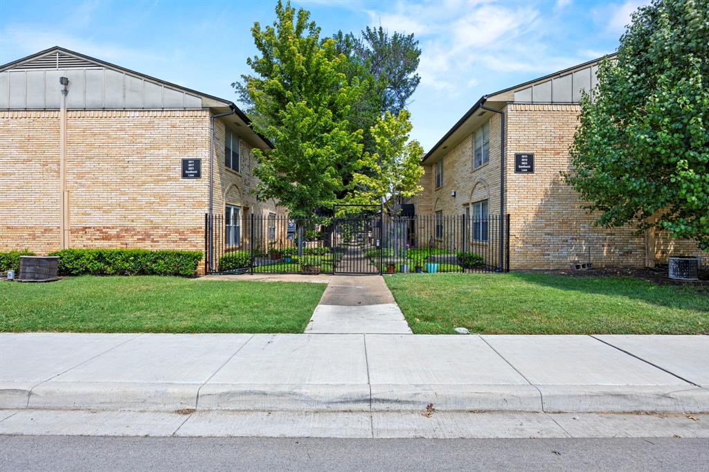 Sandhurst Plaza Condo - Residential