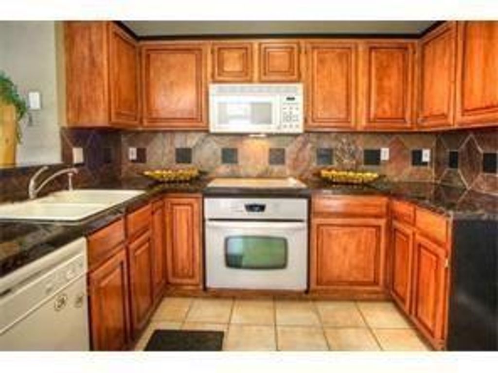 Photo of 907 Canal, Irving, TX 75063 (MLS # 21272863)