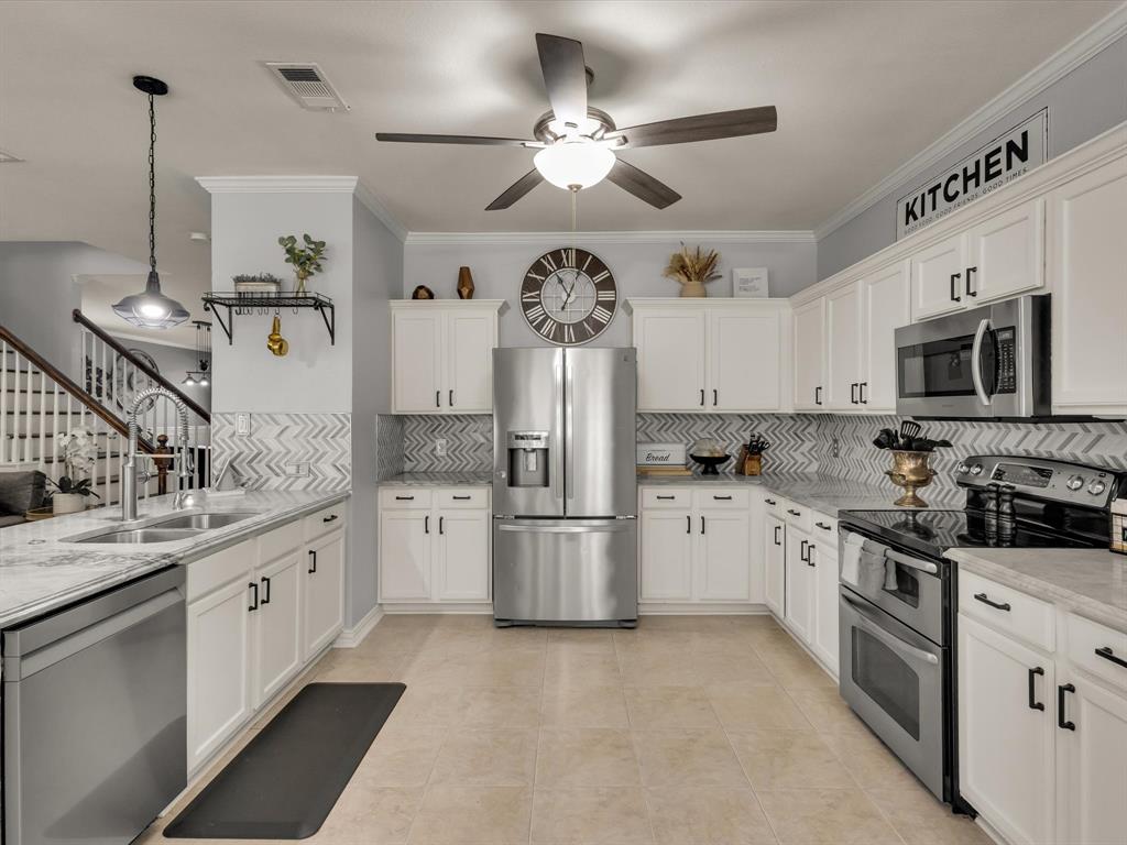 3676 Hawthorne Trail