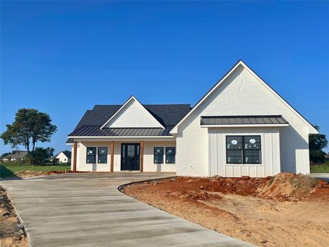 A home in Lindale