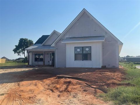 A home in Lindale