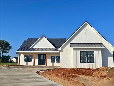 A home in Lindale