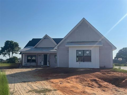 A home in Lindale