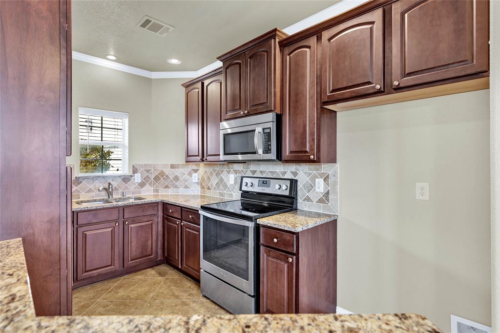 Chateaux Of Allen Twnhms The - Residential