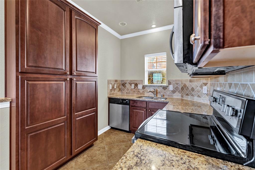 Chateaux Of Allen Twnhms The - Residential