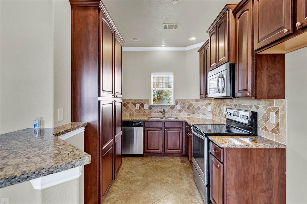 Chateaux Of Allen Twnhms The - Residential