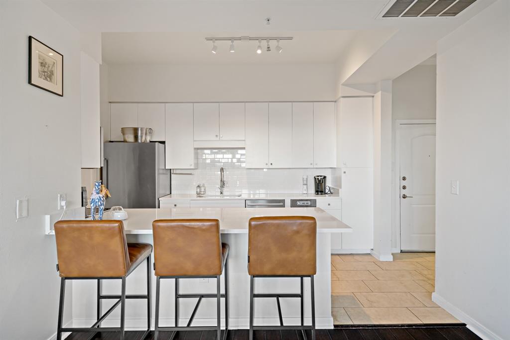 3225 Turtle Creek Boulevard 842