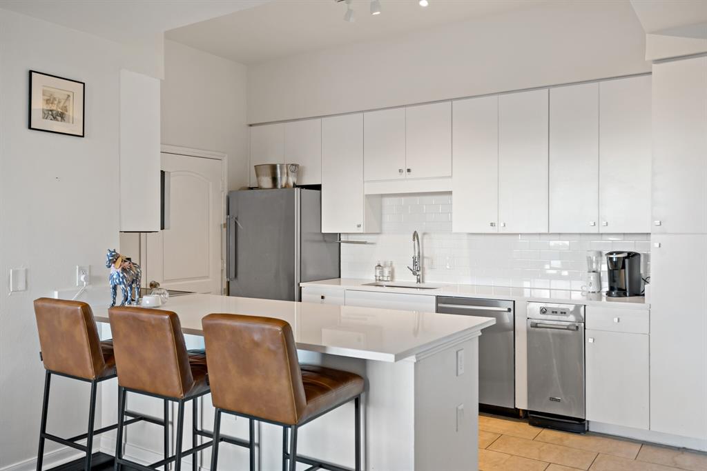 3225 Turtle Creek Boulevard 842