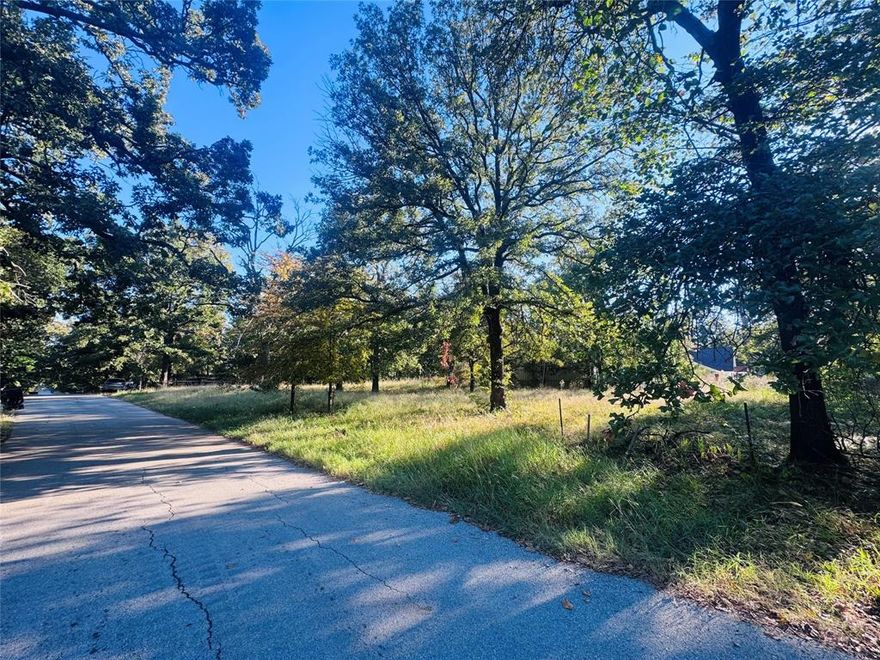 Cedar Crest Shores – Tool, TX
.10-acre lot just minutes from Cedar Creek Lake! Community boat ramp + lake access. Perfect for your weekend retreat or full-time home.
Multiple lots available!