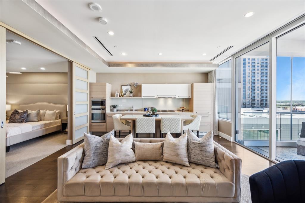 2408 Victory Park Lane 1031