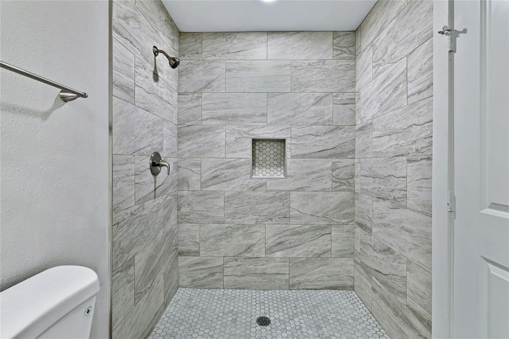 Ennis-Dvv - Residential Lease