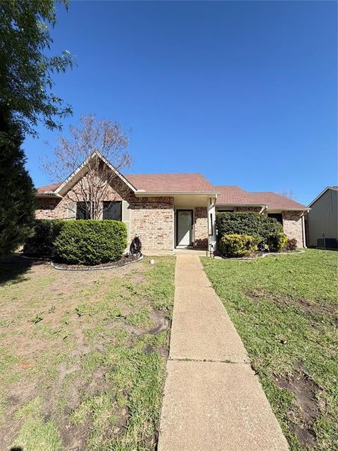 Photo of 420 timberbend Trail, Allen, TX 75002 (MLS # 21207935)