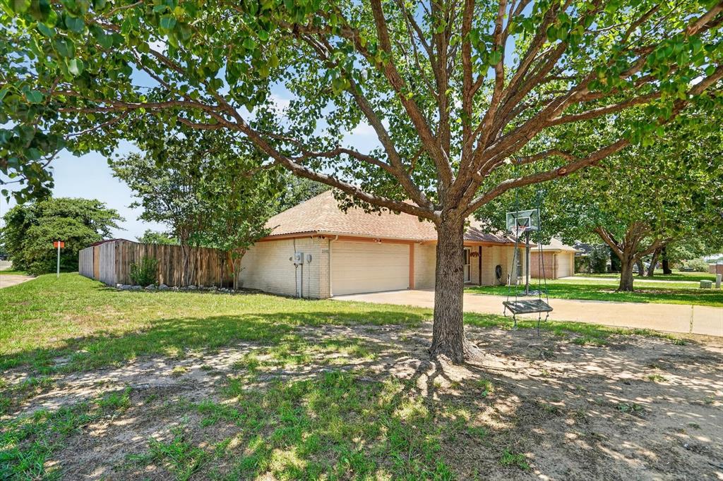 1801 Rayna Drive