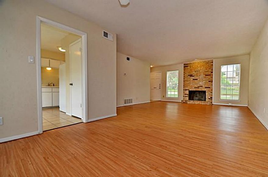 2BED 2.5 BATH THM. VERY BRIGHT UNIT, LARGE DR WINDOWS. LOOKING AT YOUR OWN PRIVATE PATIO. TONS OF CLOSET SPACE. CERAMIC TILE IN KITCH, ALL BATHRS, LAUNDRY ROOM AND ENTRY FLOORS. CERAMIC TILE TUB ENCLOSURES. EACH BEDR HAS OWN FULL SIZE BATHR. NEW BERBER CARPET. CEILING FANS. REFRIGERATOR, MW, ELEC STOVE, ALL WHITE. LARGE SEPARATE WD CLOSET WITH FULL SIZE WD APPLIANCES. FENCED PATIO. GATED COMMUNITY WITH LARGE POOLS. 2 CARPORTS.