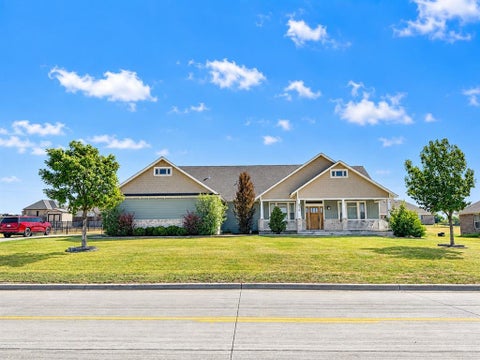 Photo of 916 N Mesquite Street, Muenster, TX 76252 (MLS # 21390506)