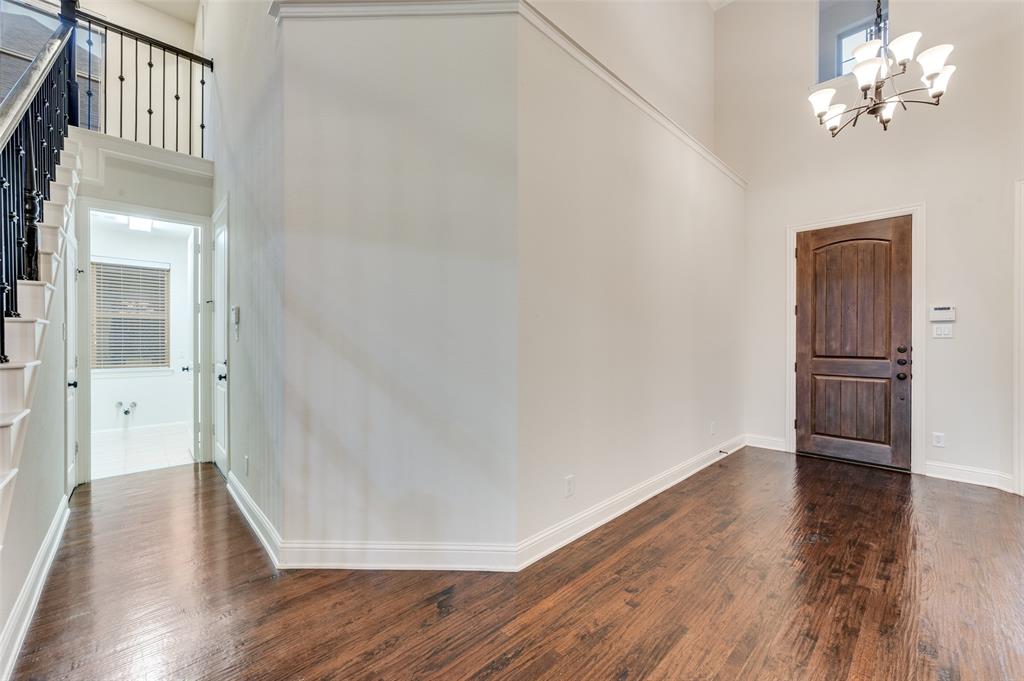 6142 Hollywood Drive
