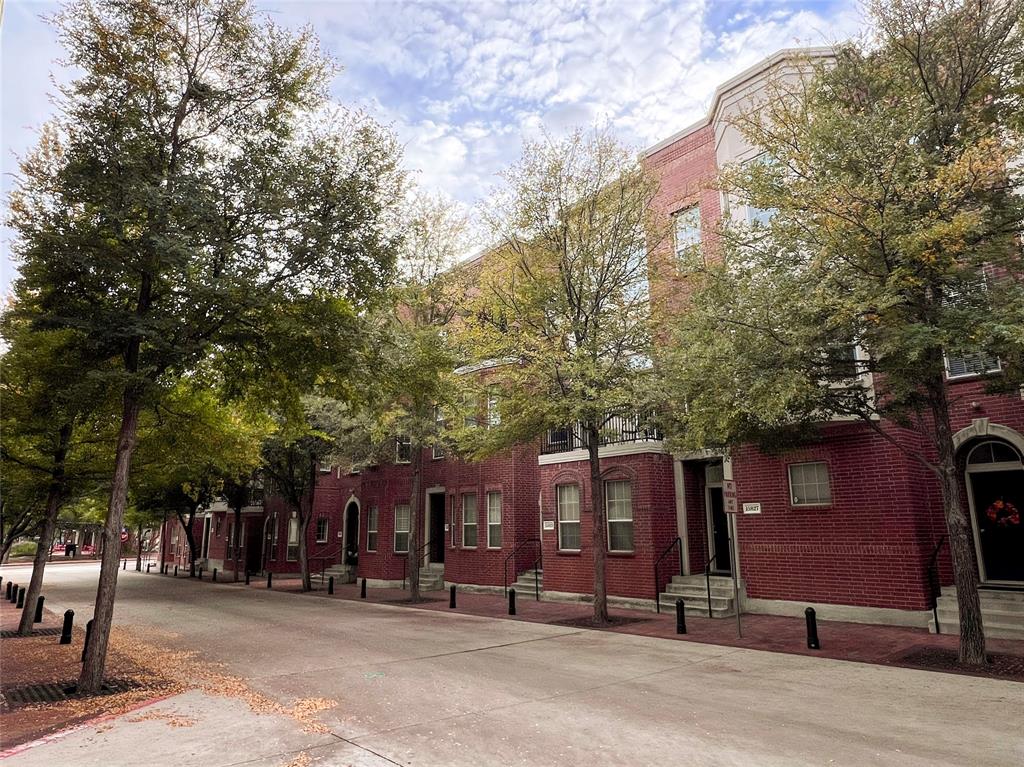 Townhomes District - Residential Lease