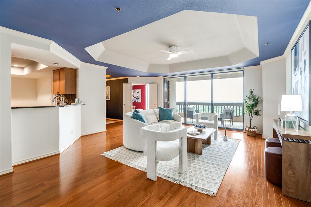 5909 Luther Lane 2104