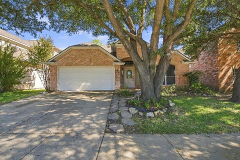Photo of 8532 Western Meadows Drive, Fort Worth, TX 76244 (MLS # 21420320)