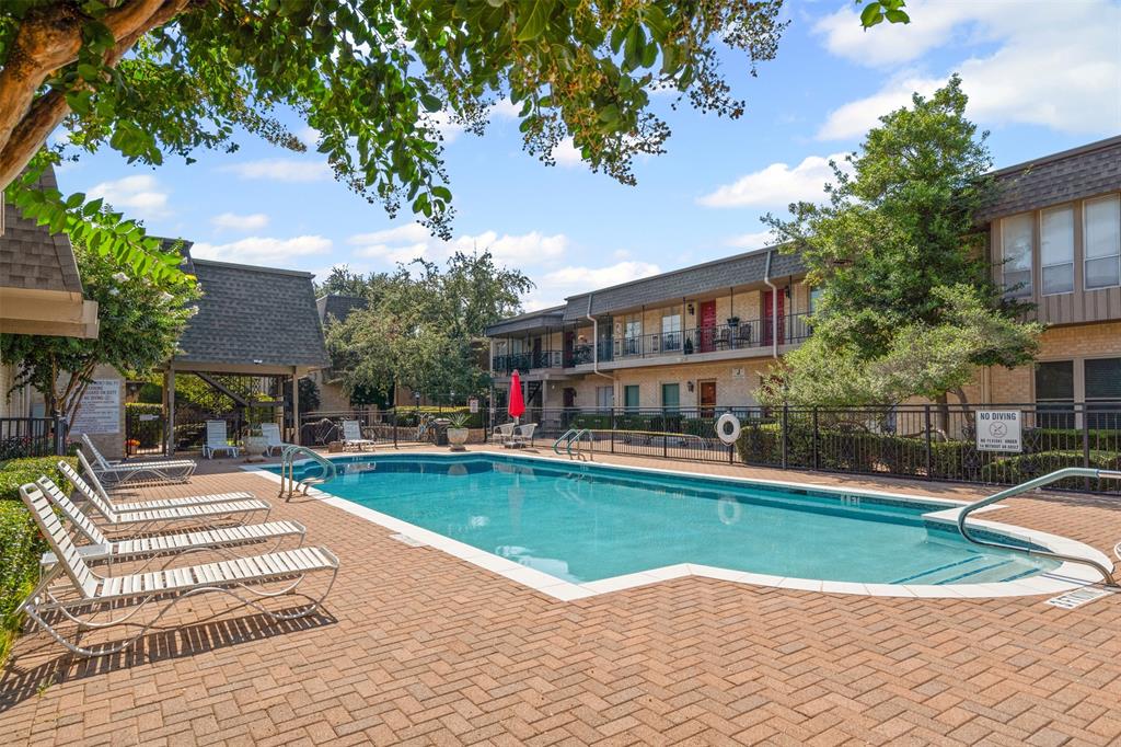 Fountain Royale Orleans W - Residential