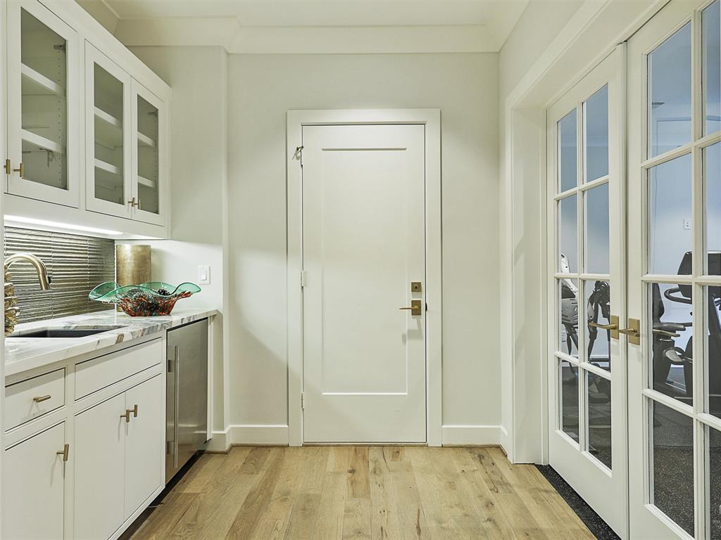 Lawn-Glen Abbey - Residential