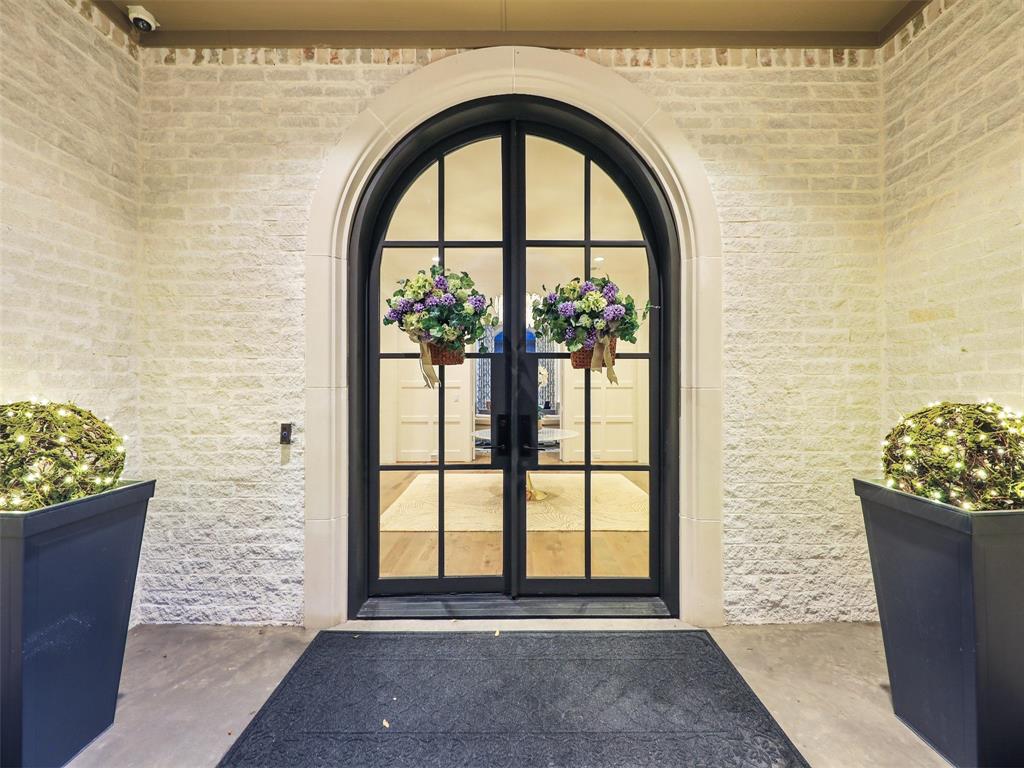 Lawn-Glen Abbey - Residential