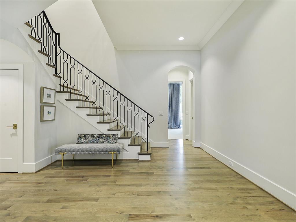 Lawn-Glen Abbey - Residential