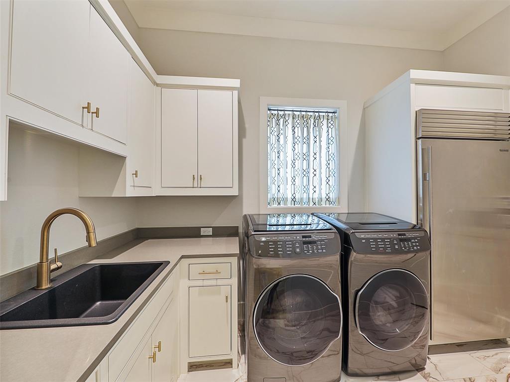 Lawn-Glen Abbey - Residential