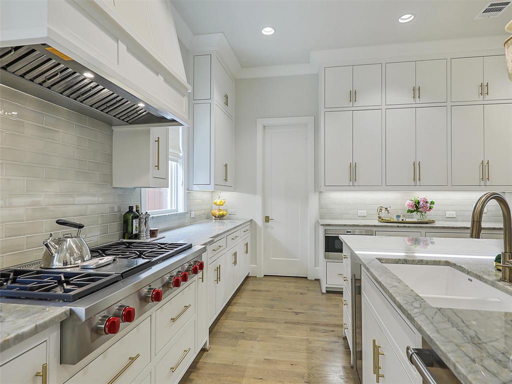 Lawn-Glen Abbey - Residential