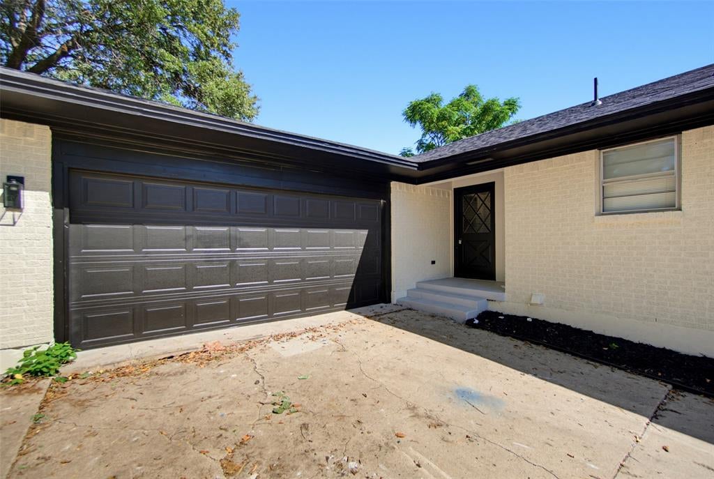 3049 Latham Drive