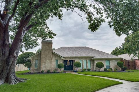 Photo of 2318 Bush Circle, Carrollton, TX 75007 (MLS # 21225138)