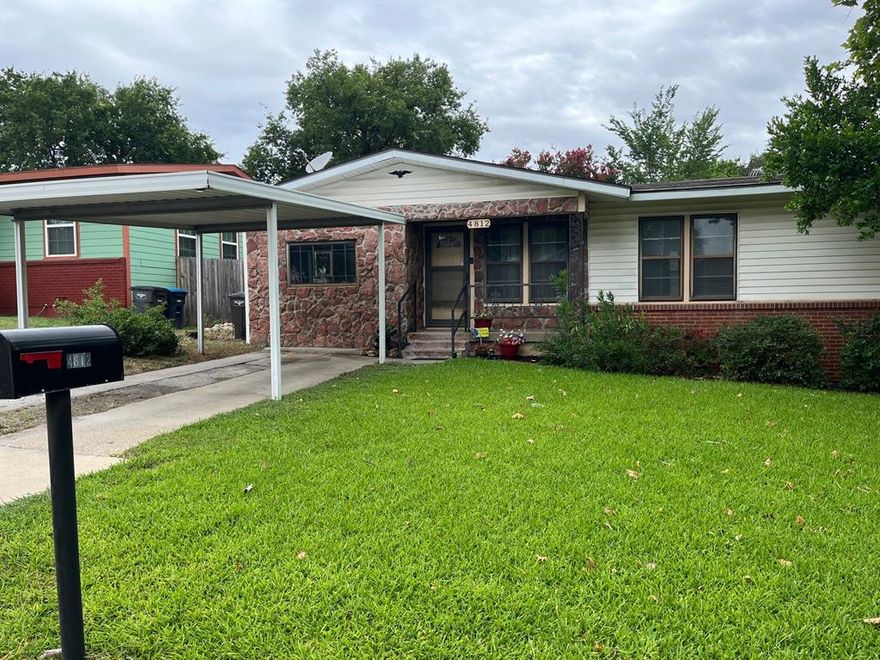 3 LARGE ROOMS AND A GARAGE CONVERSION THAT COULD BE A 4TH OR FORMAL DINING!!!!
FLOORING UPDATES INCLUDE BUFFING OF THE NATURAL WOOD AND FRESH CARPET & PAINT !!!!
THIS ONE IS EQUIPPED WITH CENTRAL AC AND HEAT-REPLACED LAST YR, ALL THE APPLIANCES AND THE PIANO IS NEGOTIABLE.!!!!
LARGE FENCED IN YARD WITH A PATIO !!!
MINERAL RIGHTS R PRESENT BUT NOT FREE!!!!
SQ FOOTAGE IS A ESTIMATE AND MUST BE CONFIRMED BY THE BORROWERS APPRAISER.
GREAT STARTER OR RETIREMENT HOME-