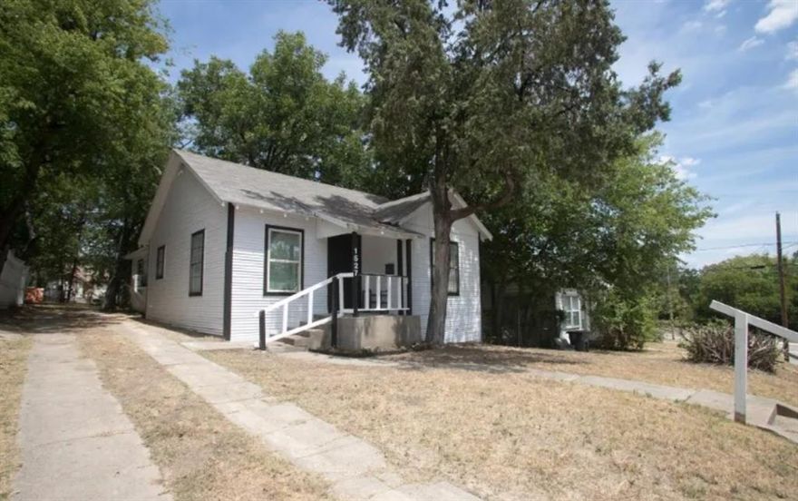 Welcome to this charming and well-located home in the heart of Oak Cliff! Nestled in a rapidly growing area of Dallas, 1527 Padgett Street offers the perfect blend of comfort, convenience, and opportunity.

Step inside to discover a bright and inviting layout with spacious living areas, ideal for both relaxing and entertaining. The home features generously sized bedrooms, a functional floor plan, and plenty of natural light throughout. Whether you're a first-time buyer or looking to add to your investment portfolio, this property provides incredible potential.

Situated just minutes from Bishop Arts District, Downtown Dallas, and major highways, you'll enjoy easy access to dining, shopping, and entertainment while still having the feel of a quiet residential neighborhood. The sizable yard offers endless possibilities—perfect for outdoor gatherings, gardening, or future enhancements.

Don’t miss your chance to own in one of Dallas’ most sought-after and evolving communities. Schedule your tour today and see the potential for yourself!