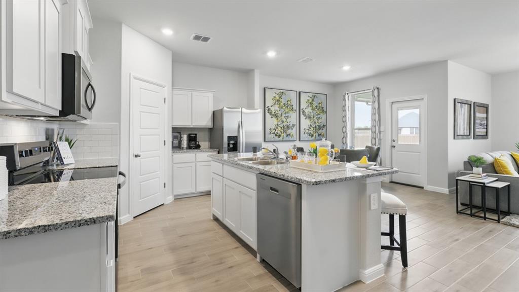 427 SUNDAY SILENCE Way