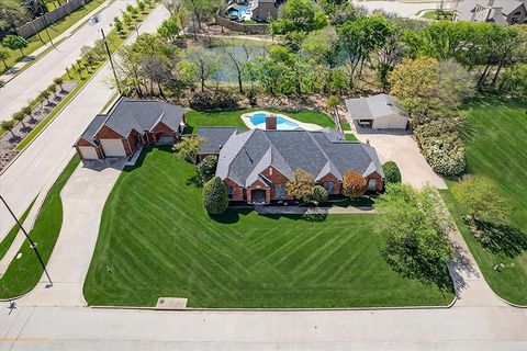 Photo of 2303 Hillside Court, Southlake, TX 76092 (MLS # 21219290)