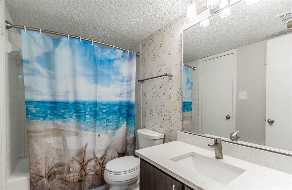 Centre Square 01 Condo - Residential