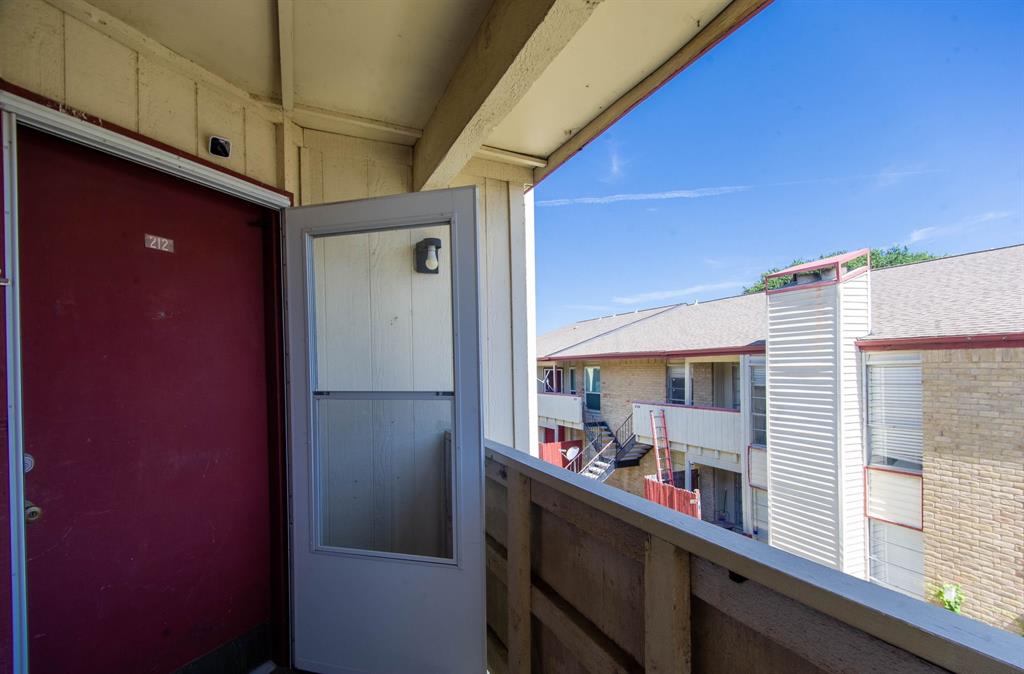 Centre Square 01 Condo - Residential