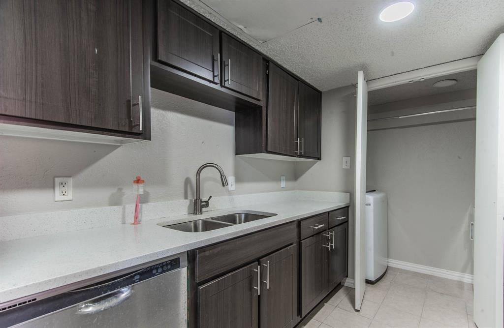 Centre Square 01 Condo - Residential