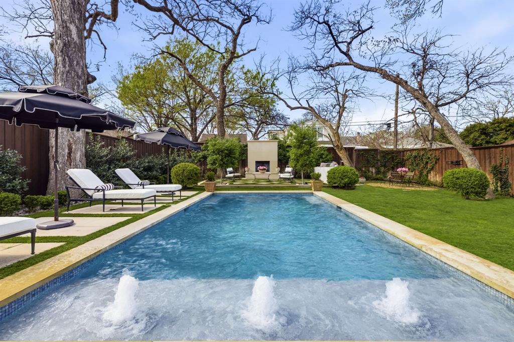 6939 Santa Monica Drive