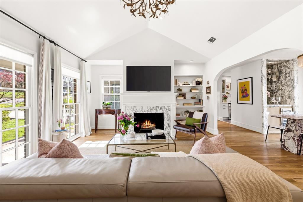 6939 Santa Monica Drive