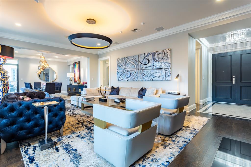 2525 N PEARL Street 1403