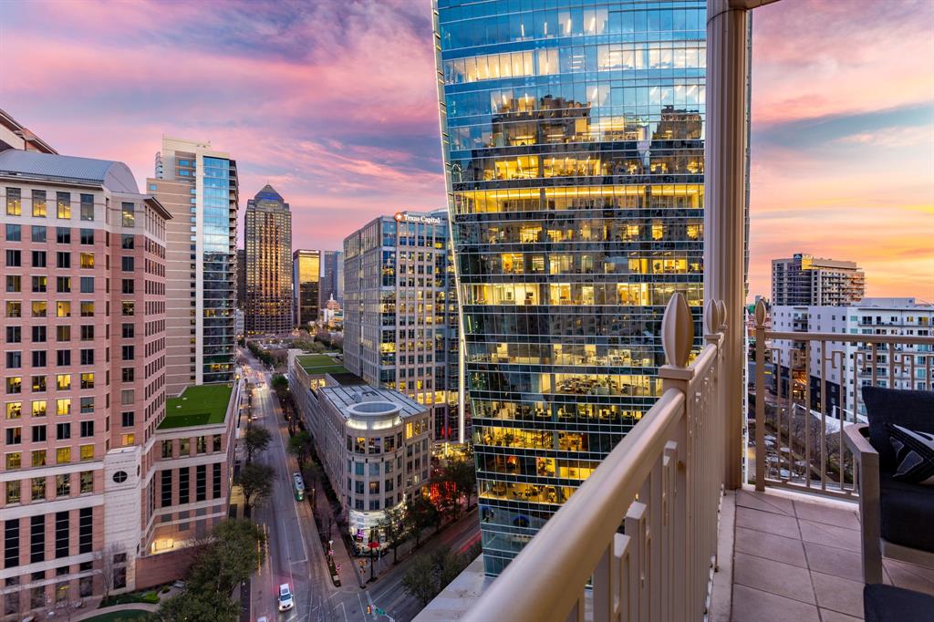 2525 N PEARL Street 1403